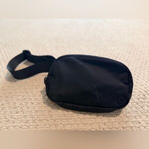 Lululemon everywhere belt bag 1L black